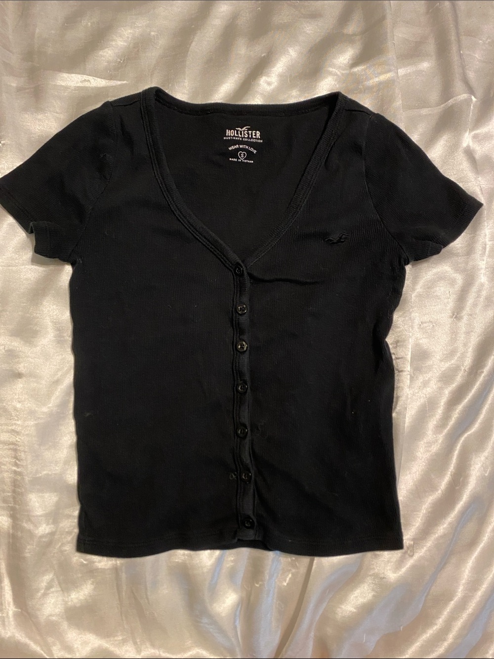 Hollister Black Ribbed Short-Sleeve Button-Up V-Neck Top